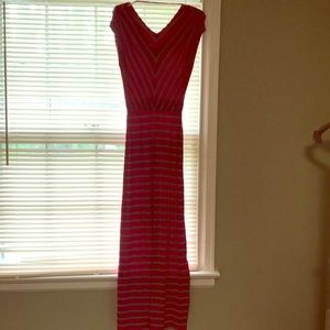 Small, maxi dress. Pink with gray stripes.